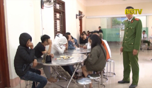 Ph&aacute;t hiện 18 thanh ni&ecirc;n sử dụng ma t&uacute;y trong qu&aacute;n karaoke