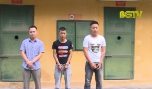 L&agrave;m r&otilde; c&aacute;c đối tượng n&eacute;m đ&aacute; v&agrave;o xe kh&aacute;ch