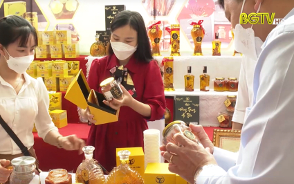 Đa dạng gian h&agrave;ng trưng b&agrave;y tại Hội nghị Sở hữu tr&iacute; tuệ 
