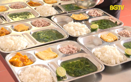Đảm bảo bữa ăn bán trú an toàn, ch&acirc;́t lượng