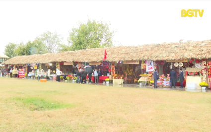 Đặc sắc kh&ocirc;ng gian văn ho&aacute; chợ qu&ecirc; tại lễ hội Xương Giang