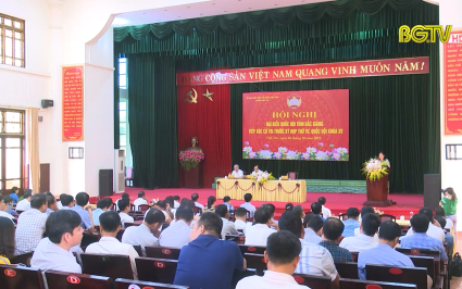 Đo&agrave;n ĐBQH tỉnh Bắc Giang tiếp x&uacute;c cử tri tại Việt Y&ecirc;n v&agrave; Hiệp H&ograve;a