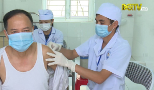 Đảm bảo an to&agrave;n ti&ecirc;m vắc xin Covid - 19 c&aacute;c cụm x&atilde;