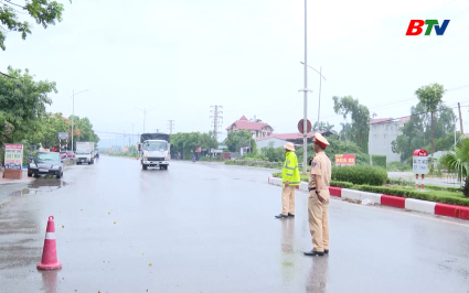 Đảm bảo an to&agrave;n giao th&ocirc;ng m&ugrave;a mưa b&atilde;o 