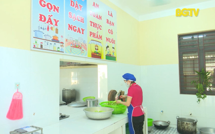 Đảm bảo ATTP bữa ăn b&aacute;n tr&uacute; tại trường mầm non 