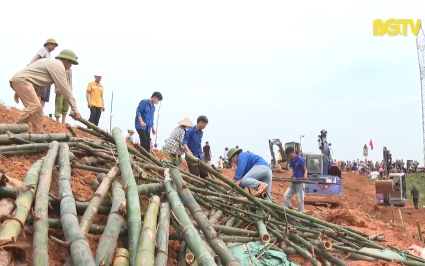 Tr&ecirc;n 200 đội thanh ni&ecirc;n t&igrave;nh nguyện tham gia khắc phục hậu quả b&atilde;o, lũ
