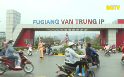 Đảm bảo trật tự giao th&ocirc;ng thời gian cao điểm ở KCN