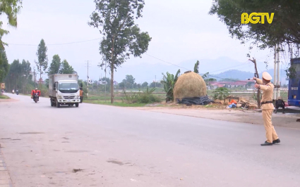 Đảm bảo trật tự giao th&ocirc;ng tr&ecirc;n Quốc lộ 37 
