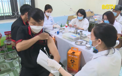 Đảm bảo tỷ lệ c&ocirc;ng nh&acirc;n ti&ecirc;m đủ mũi vắc xin ở mức cao nhất
