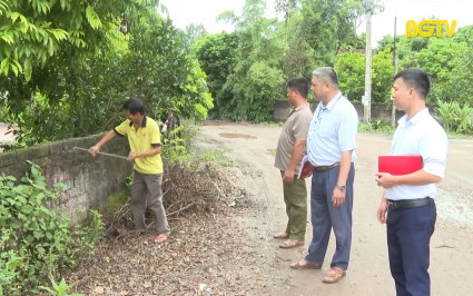 D&acirc;n vận kh&eacute;o trong hiến đất l&agrave;m đường