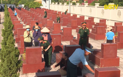 D&acirc;ng hương tri &acirc;n các Anh hùng li&ecirc;̣t sĩ 