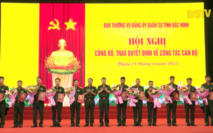 Đảng ủy Qu&acirc;n sự tỉnh trao Quyết định bổ nhiệm c&aacute;n bộ 