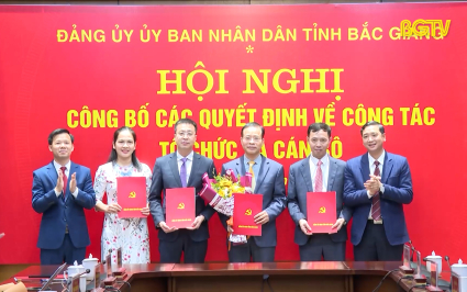 Đảng ủy UBND tỉnh c&ocirc;ng bố quyết định về c&ocirc;ng t&aacute;c tổ chức c&aacute;n bộ 