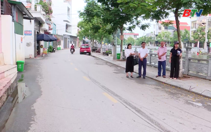 Đảng v&agrave; cuộc sống: N&acirc;ng cao năng lực l&atilde;nh đạo của cấp ủy trong giải quyết vấn đề n&oacute;ng
