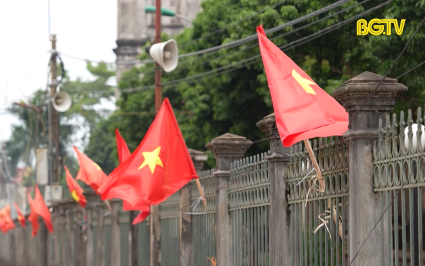 Đảng vi&ecirc;n c&ocirc;ng gi&aacute;o vận động treo cờ Tổ quốc 