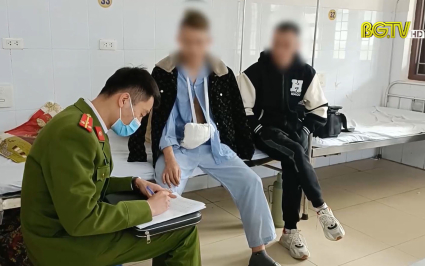 Dập n&aacute;t b&agrave;n tay do ph&aacute;o tự chế ph&aacute;t nổ