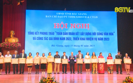 Đặt c&aacute;c mục ti&ecirc;u, nhiệm vụ ph&aacute;t triển văn ho&aacute; ngang h&agrave;ng với nhiệm vụ ch&iacute;nh trị, kinh tế