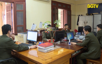 Đấu tranh, phản b&aacute;c th&ocirc;ng tin, quan điểm sai tr&aacute;i, xuy&ecirc;n tạc của c&aacute;c thế lực th&ugrave; địch