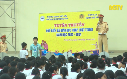 Đẩy mạnh tuy&ecirc;n truyền luật ATGT trong trường học