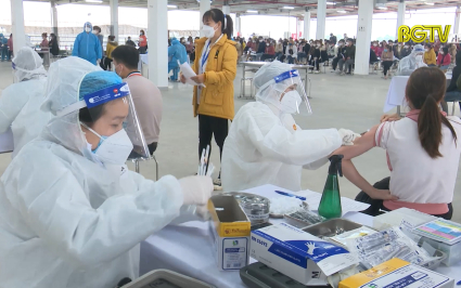 Đẩy mạnh việc ti&ecirc;m Vaccine cho c&ocirc;ng nh&acirc;n