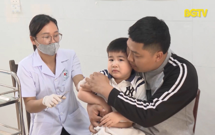 Đẩy nhanh ti&ecirc;m vắc-xin ph&ograve;ng sởi cho trẻ từ 1 &ndash; 10 tuổi