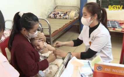 Đẩy nhanh tiến độ bao phủ ti&ecirc;m vắc-xin ph&ograve;ng, chống bệnh sởi 