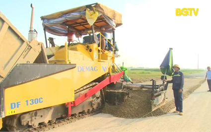 Đẩy nhanh tiến độ ho&agrave;n th&agrave;nh đường dẫn v&agrave; cầu H&ograve;a Sơn 