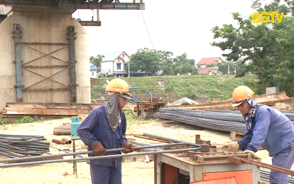 Đẩy nhanh tiến độ thi c&ocirc;ng tuyến giao th&ocirc;ng kết nối với TP. Phổ Y&ecirc;n