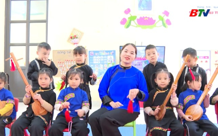 Dạy tiếng d&acirc;n tộc, giữ hồn văn h&oacute;a bền vững