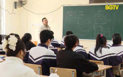 ĐBND với cử tri: Đ&oacute;n nhận chủ trương miễn học ph&iacute; cho học sinh