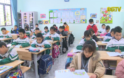 ĐBND với cử tri: Gi&aacute;m s&aacute;t đổi mới, thay s&aacute;ch gi&aacute;o khoa