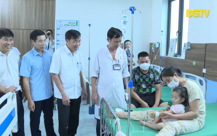 ĐBND với cử tri: Gi&aacute;m s&aacute;t thực hiện Luật Kh&aacute;m bệnh, chữa bệnh