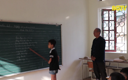 ĐBND với cử tri: Hỗ trợ bảo tồn, phát huy tiếng dân tộc thiểu số