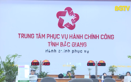  ĐBND với cử tri: &Yacute; kiến cử tri về giải quyết thủ tục h&agrave;nh ch&iacute;nh trực tuyến