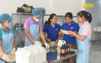 Điểm s&aacute;ng từ những m&ocirc; h&igrave;nh xo&aacute; đ&oacute;i giảm ngh&egrave;o