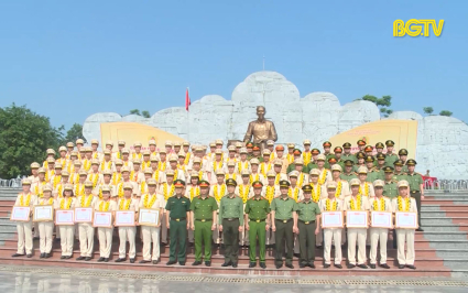 Điển h&igrave;nh c&ocirc;ng an nh&acirc;n d&acirc;n l&agrave;m theo lời B&aacute;c 