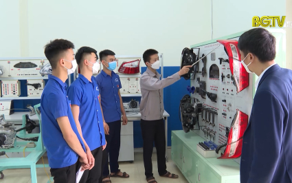 Định hướng ph&acirc;n luồng nghề nghiệp cho học sinh THCS