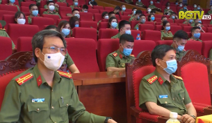 Đo&agrave;n c&aacute;n bộ y, b&aacute;c sĩ bệnh viện Bộ C&ocirc;ng an hỗ trợ Bắc Giang chống dịch Covid-19