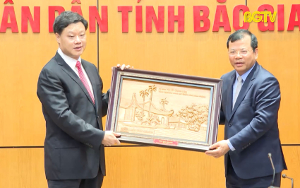 Đo&agrave;n c&ocirc;ng t&aacute;c th&agrave;nh phố Nam Ninh ch&agrave;o x&atilde; giao L&atilde;nh đạo tỉnh