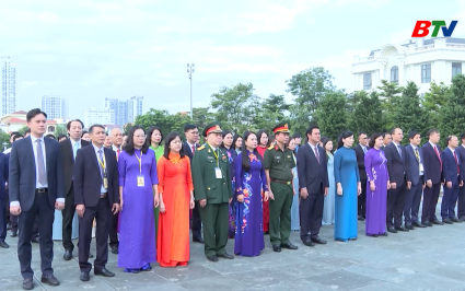 Đo&agrave;n đại biểu dự Đại hội MTTQ d&acirc;ng hương tưởng niệm c&aacute;c Anh h&ugrave;ng Liệt sĩ