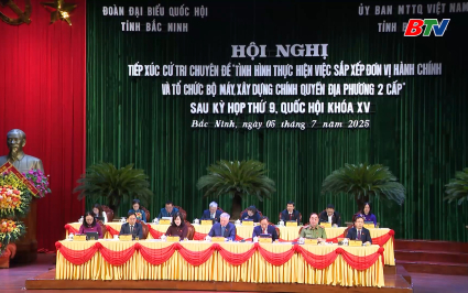 Đo&agrave;n đại biểu Quốc hội tỉnh tiếp x&uacute;c cử tri