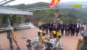 Đo&agrave;n Đại biểu tỉnh Bắc Giang viếng nghĩa trang liệt sỹ Quốc gia Vị Xuy&ecirc;n, H&agrave; Giang