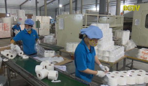 Doanh nghiệp v&agrave; người d&acirc;n lao đao v&igrave; dịch Covid- 19