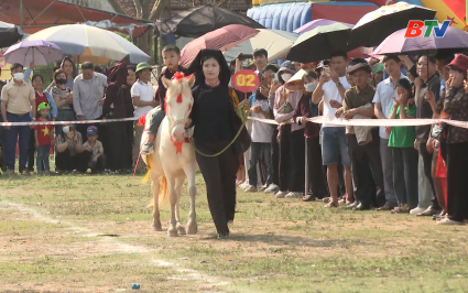 Độc đ&aacute;o cuộc thi Hoa hậu ngựa 