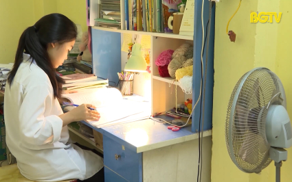 Đội vi&ecirc;n ph&aacute;t huy tinh thần &ldquo;Tuổi nhỏ ch&iacute; lớn&rdquo;