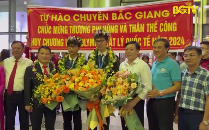 Gặp gỡ 2 học sinh đoạt huy chương v&agrave;ng Olympic Vật l&yacute; quốc tế