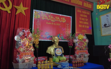 Đ&oacute;n Tết tr&ecirc;n nh&agrave; gi&agrave;n
