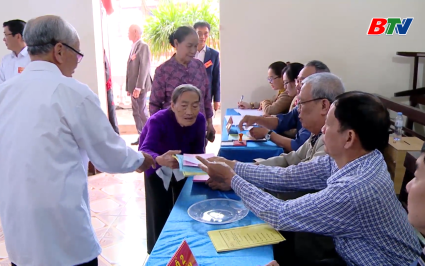 Đồng b&agrave;o C&ocirc;ng gi&aacute;o với ng&agrave;y hội non s&ocirc;ng
