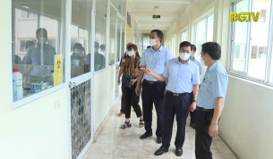 Đồng ch&iacute; B&iacute; thư Tỉnh ủy kiểm tra c&ocirc;ng t&aacute;c ph&ograve;ng, chống dịch, bầu cử