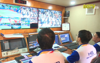 Động vi&ecirc;n ekip truyền h&igrave;nh trực tiếp Cầu l&ocirc;ng SEA Games 31